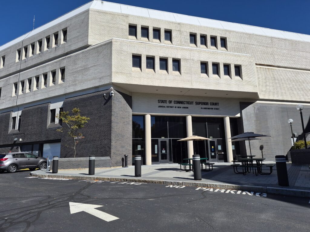 Exterior view of New London Superior Court.